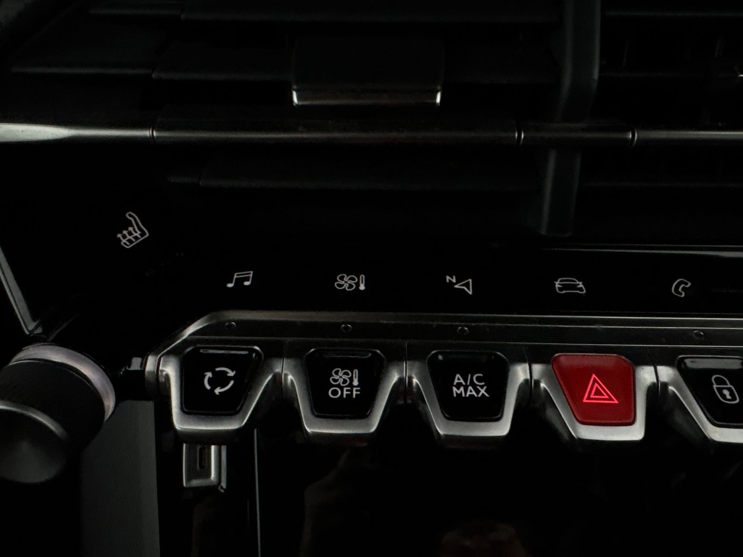 Used Peugeot 2008 2023 for sale - 77686145: Photo 22