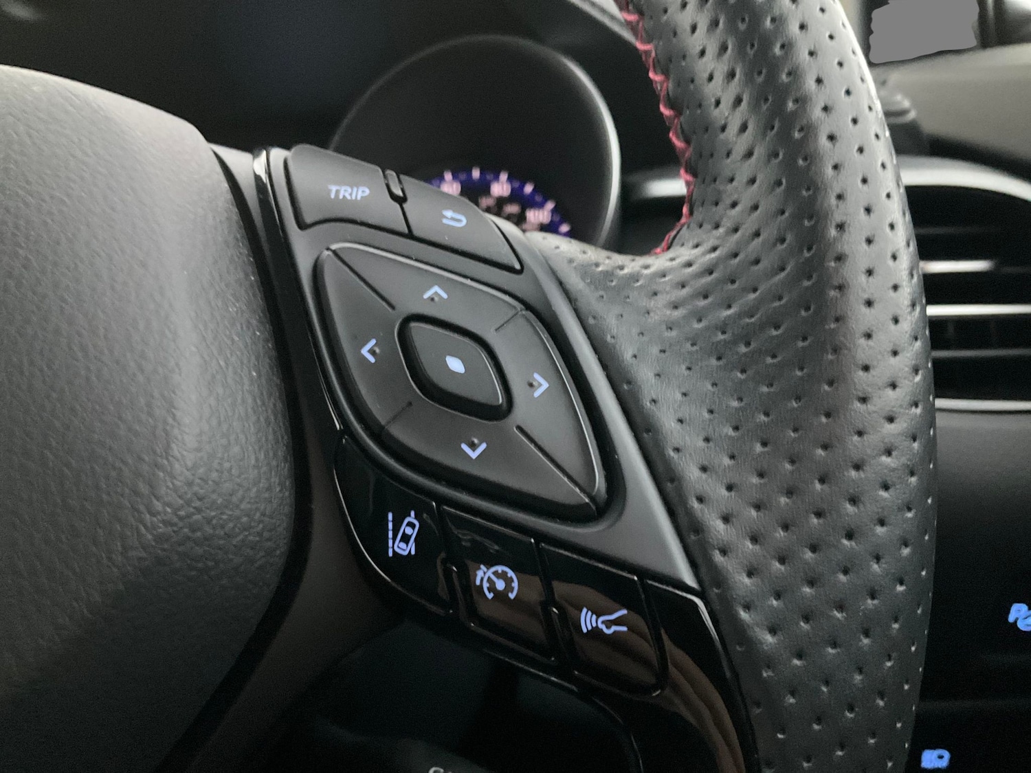 Used Toyota C-HR 2023 for sale - 76171370: Photo 25