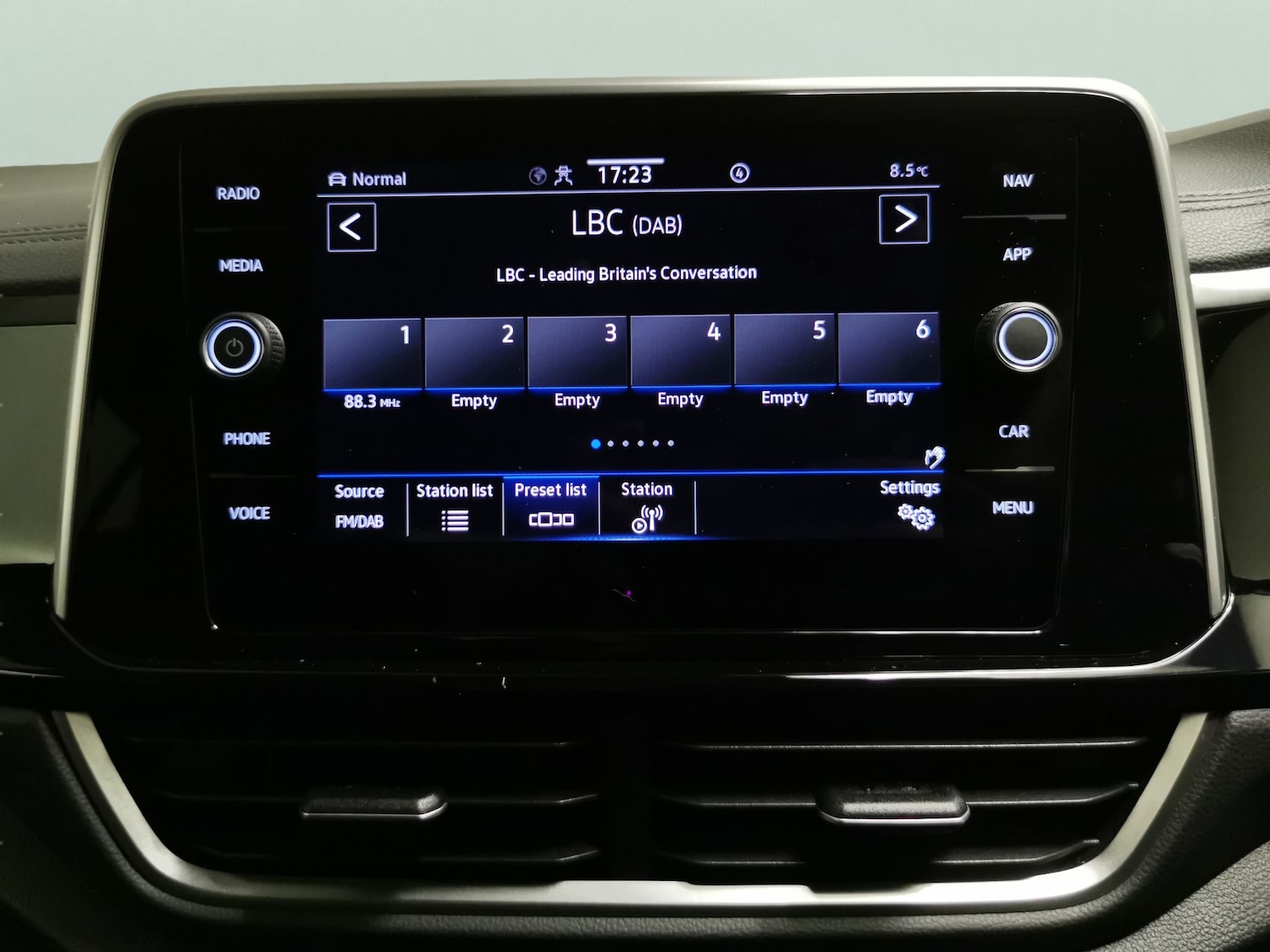 Used Volkswagen T-Roc 2023 for sale - 77340132: Photo 6