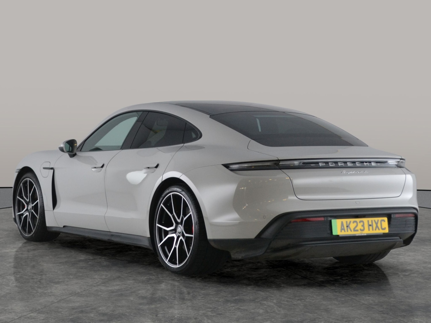 Used Porsche Taycan 2023 for sale - 77104432: Photo 10