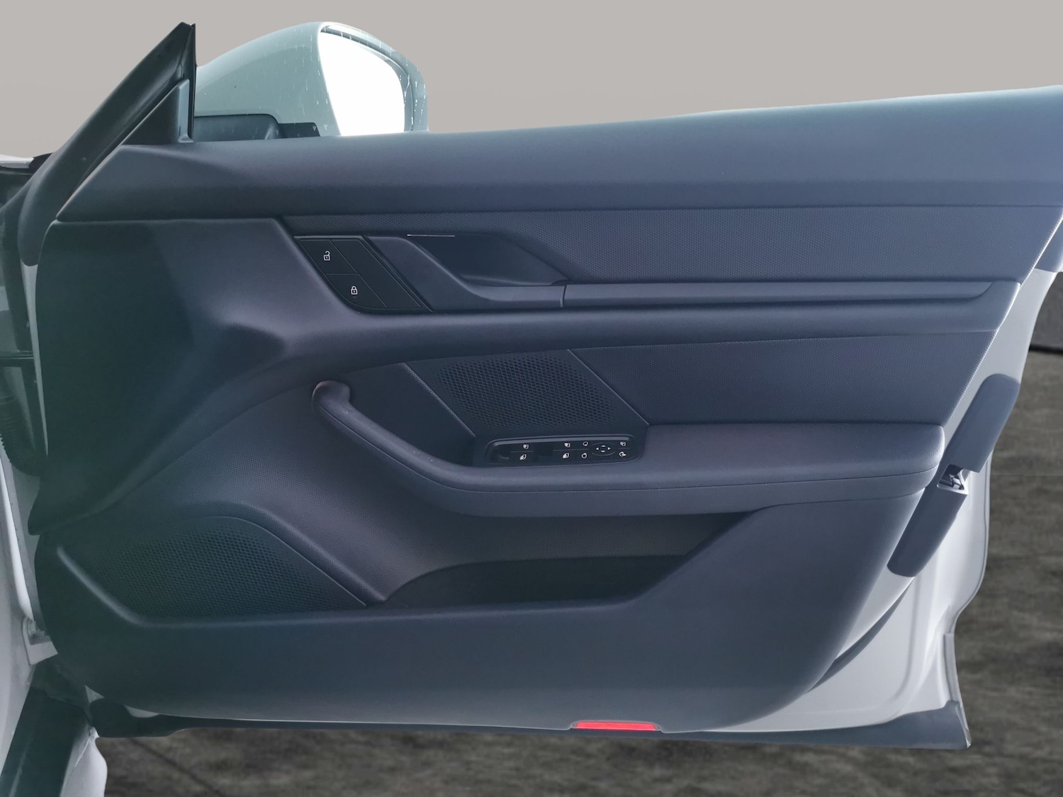 Used Porsche Taycan 2023 for sale - 77104432: Photo 31