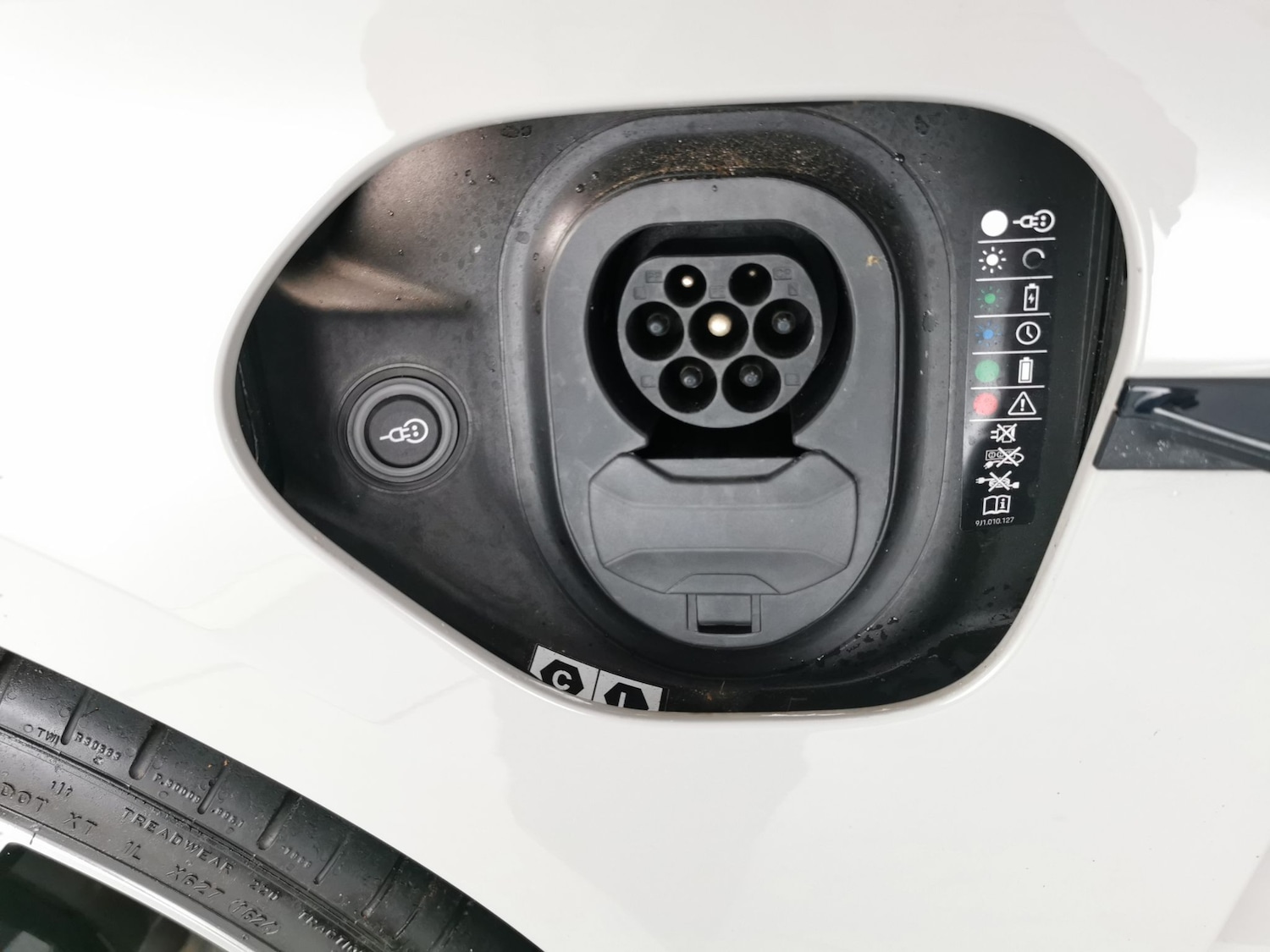 Used Porsche Taycan 2023 for sale - 77104432: Photo 34