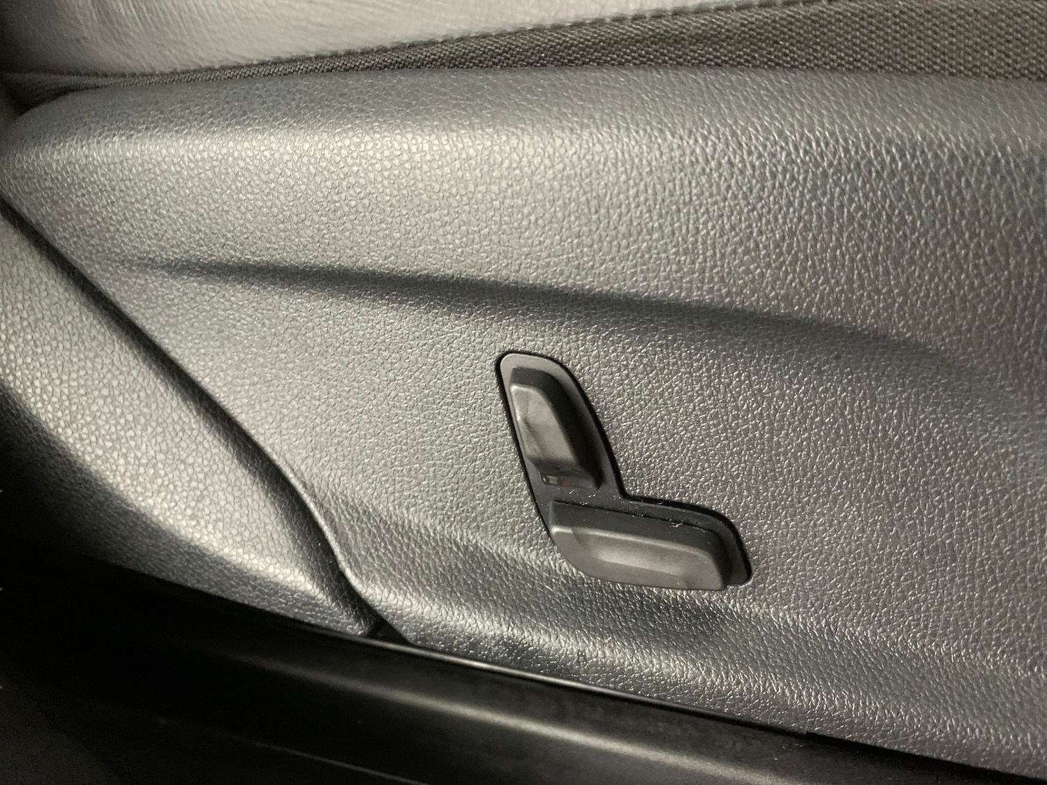 Used Mercedes-Benz EQC 2023 for sale - 77043523: Photo 25