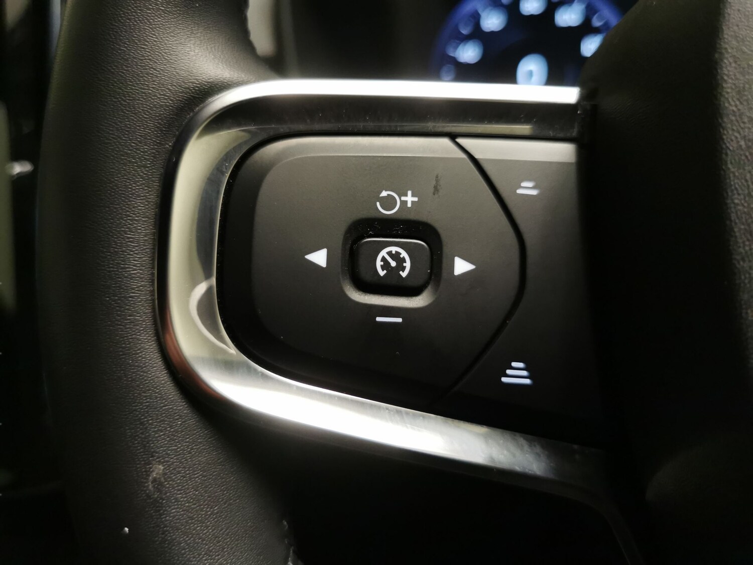 Used Volvo XC40 for sale - 77829703: Photo 16