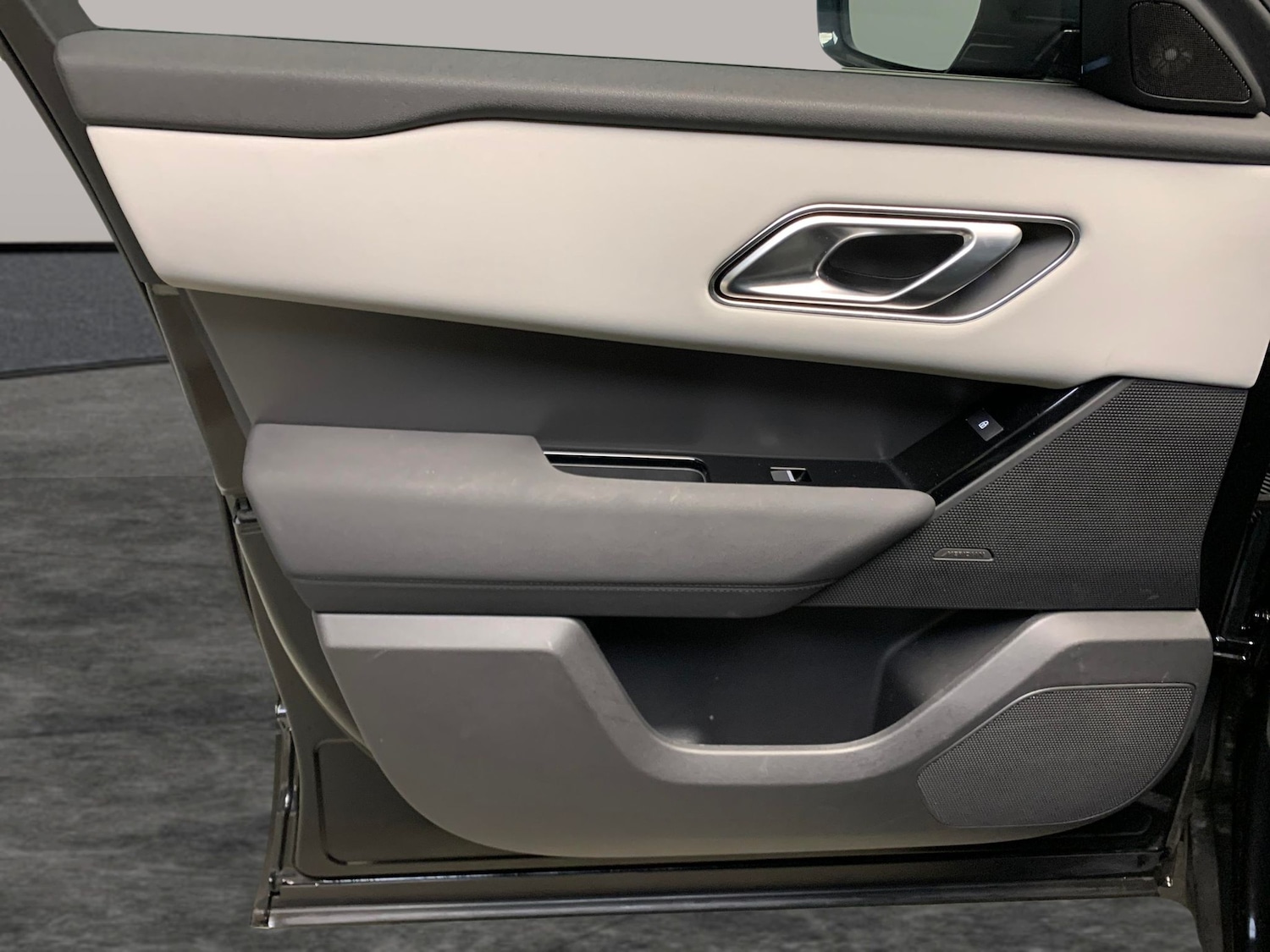 Used Land Rover Range Rover Velar 2024 for sale - 76935092: Photo 36