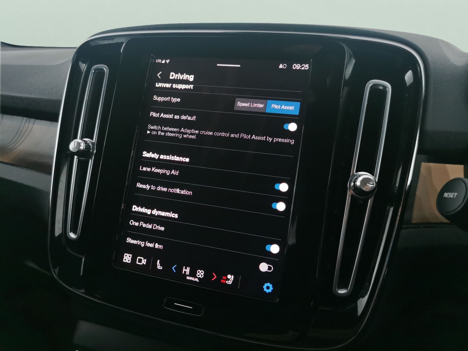 Used Volvo XC40 2023 for sale - 77715884: Photo 23