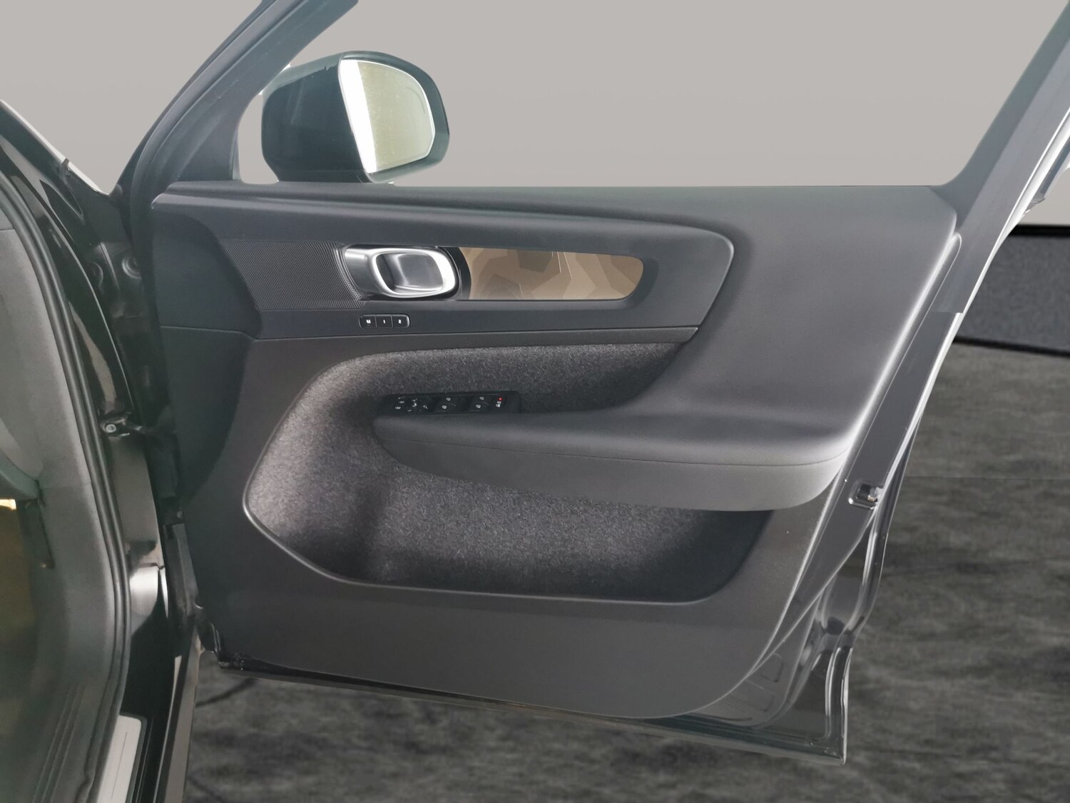 Used Volvo XC40 2023 for sale - 77715884: Photo 31