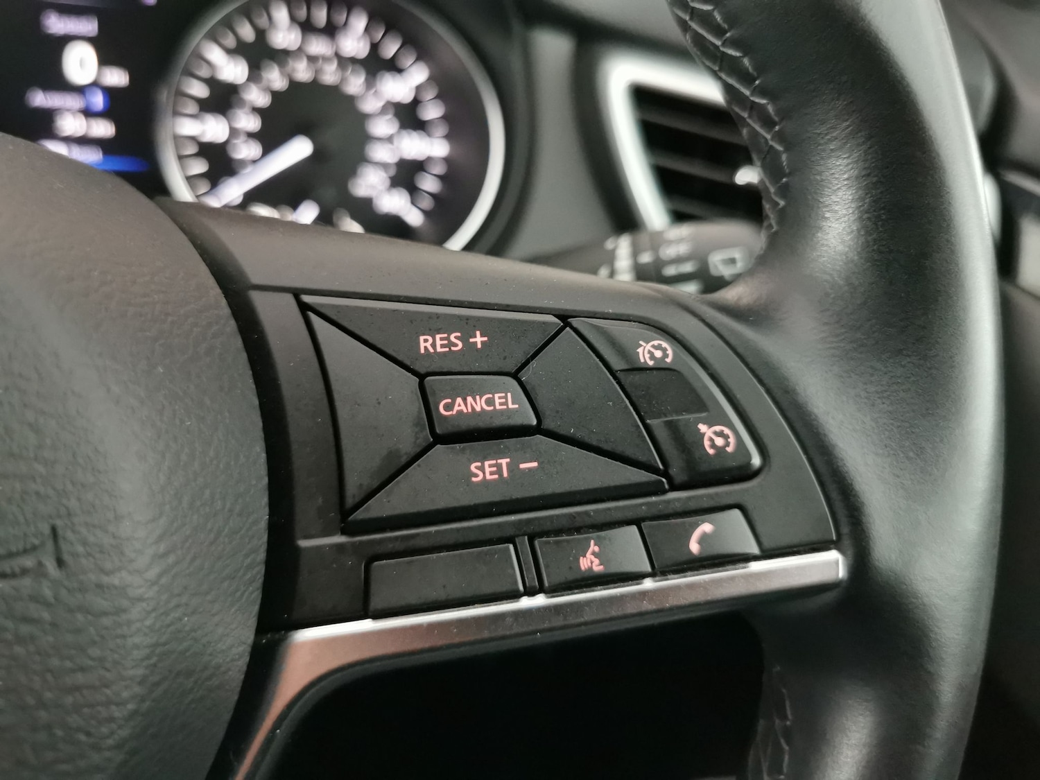 Used Nissan Qashqai for sale - 77829808: Photo 18