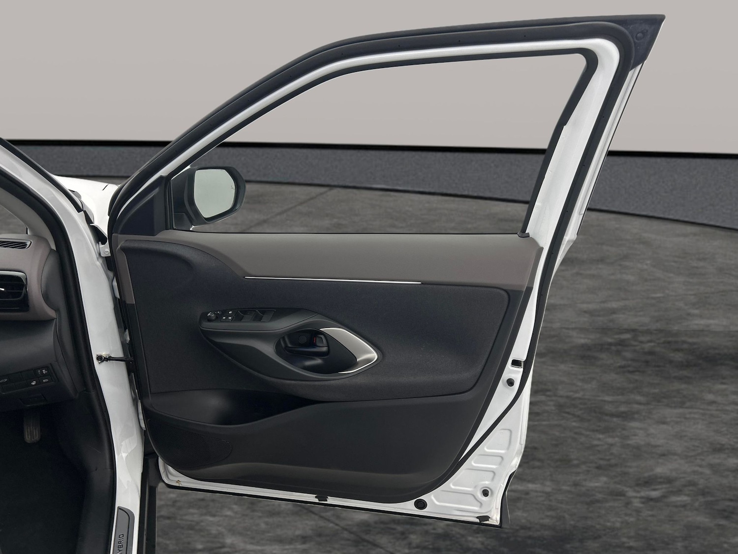 Used Toyota Yaris Cross 2023 for sale - 76760901: Photo 24