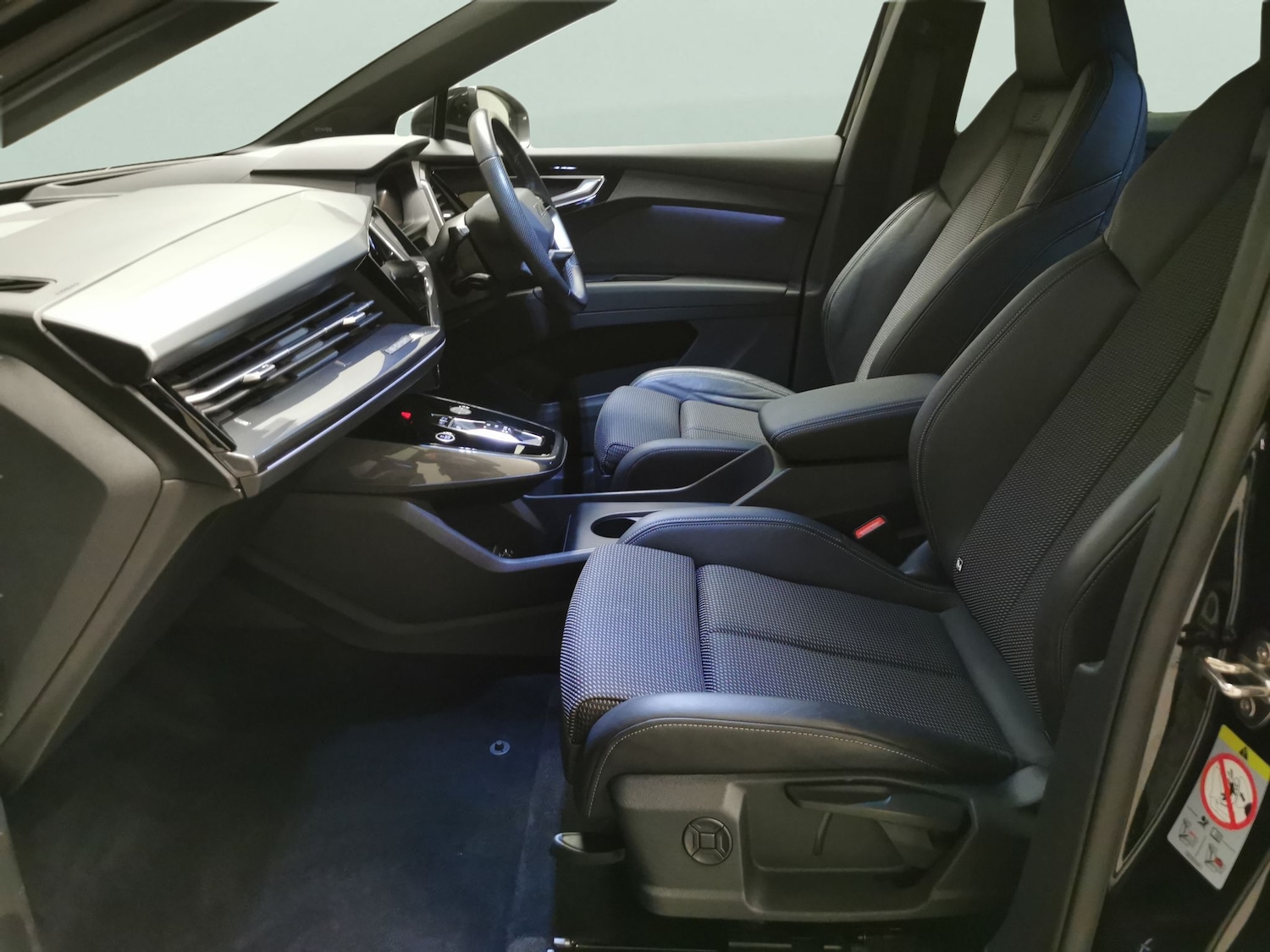 Used Audi Q4 e-tron 2023 for sale - 77475381: Photo 4