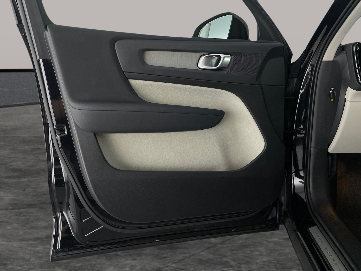 Used Volvo XC40 2021 for sale - 76477592: Photo 33