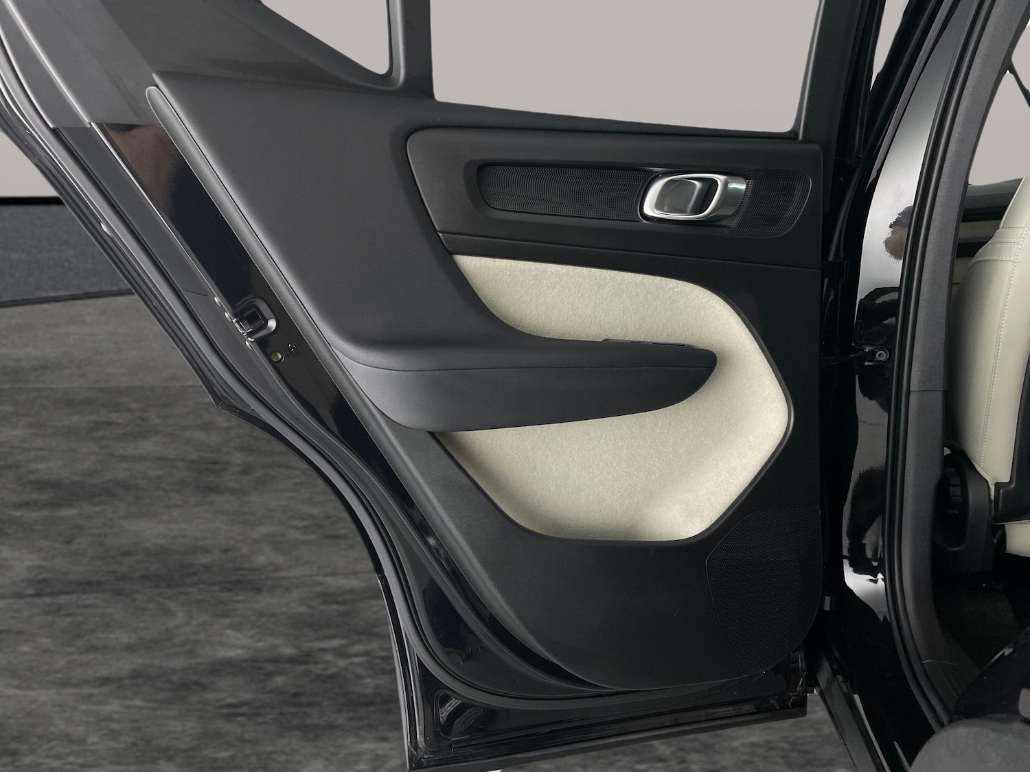 Used Volvo XC40 2021 for sale - 76477592: Photo 34