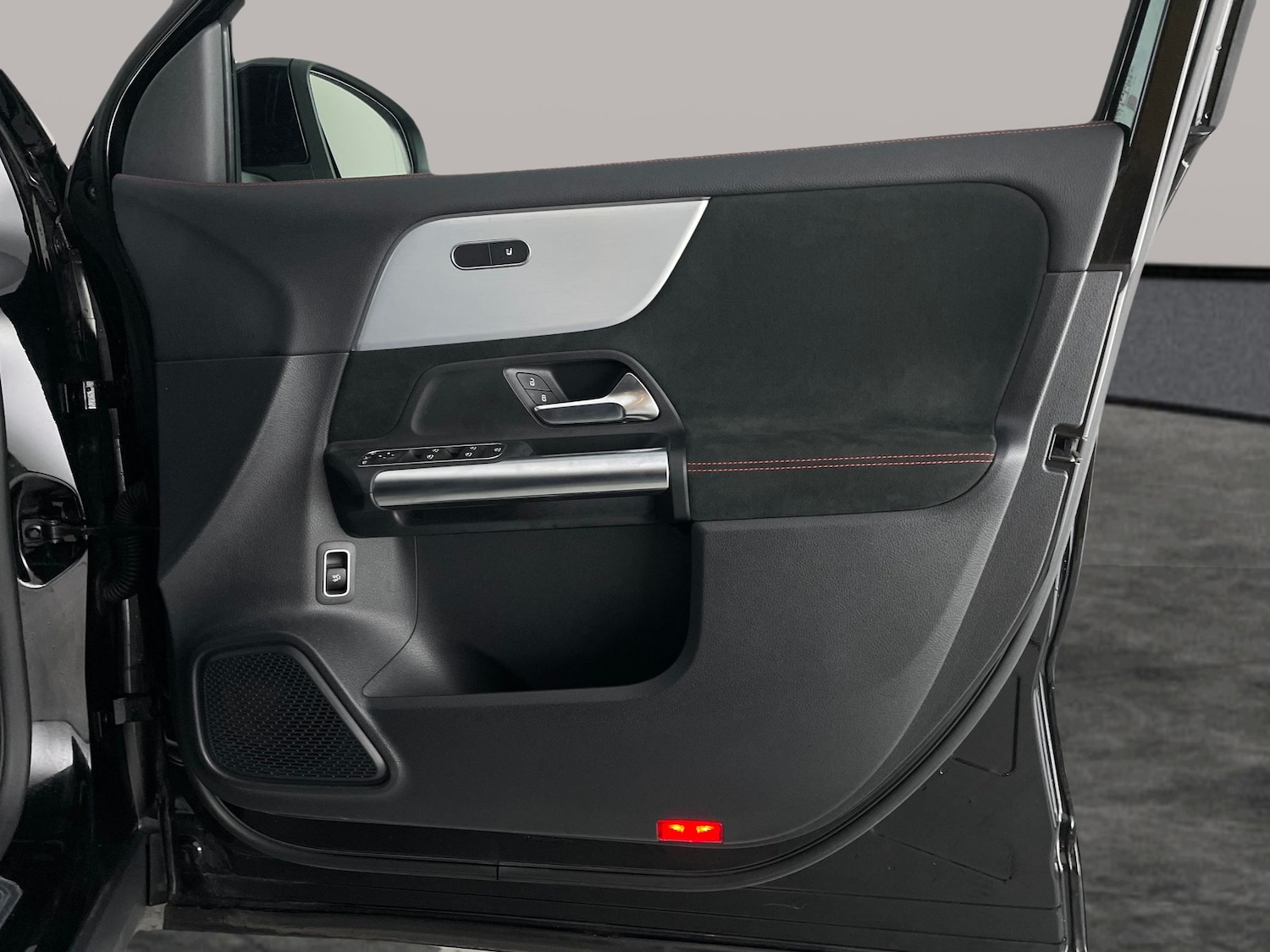 Used Mercedes-Benz EQA 2022 for sale - 76682131: Photo 31