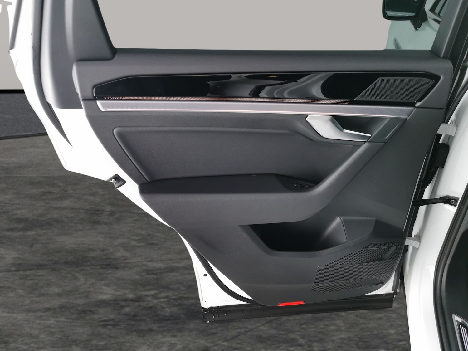 Used Volkswagen Touareg 2023 for sale - 77311197: Photo 33