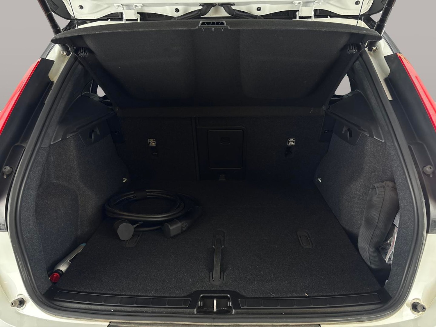 Used Volvo XC40 2022 for sale - 77031828: Photo 36