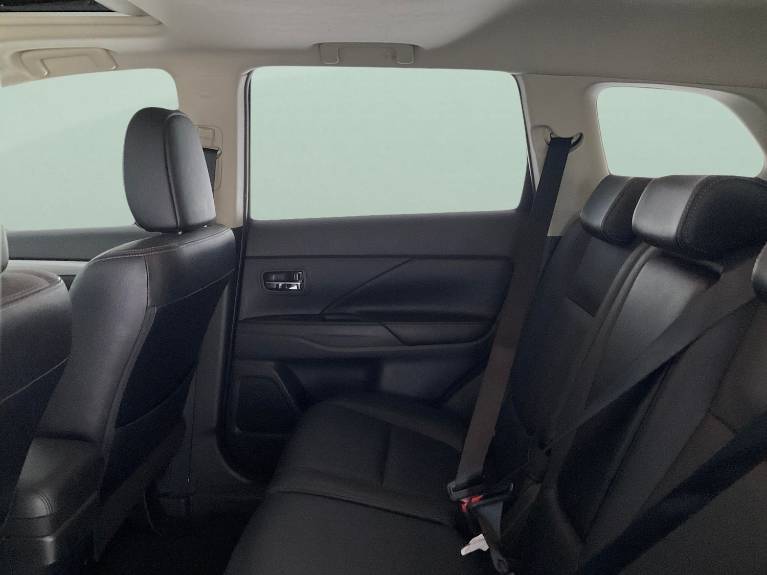 Used Mitsubishi Outlander 2015 for sale - 76845849: Photo 28