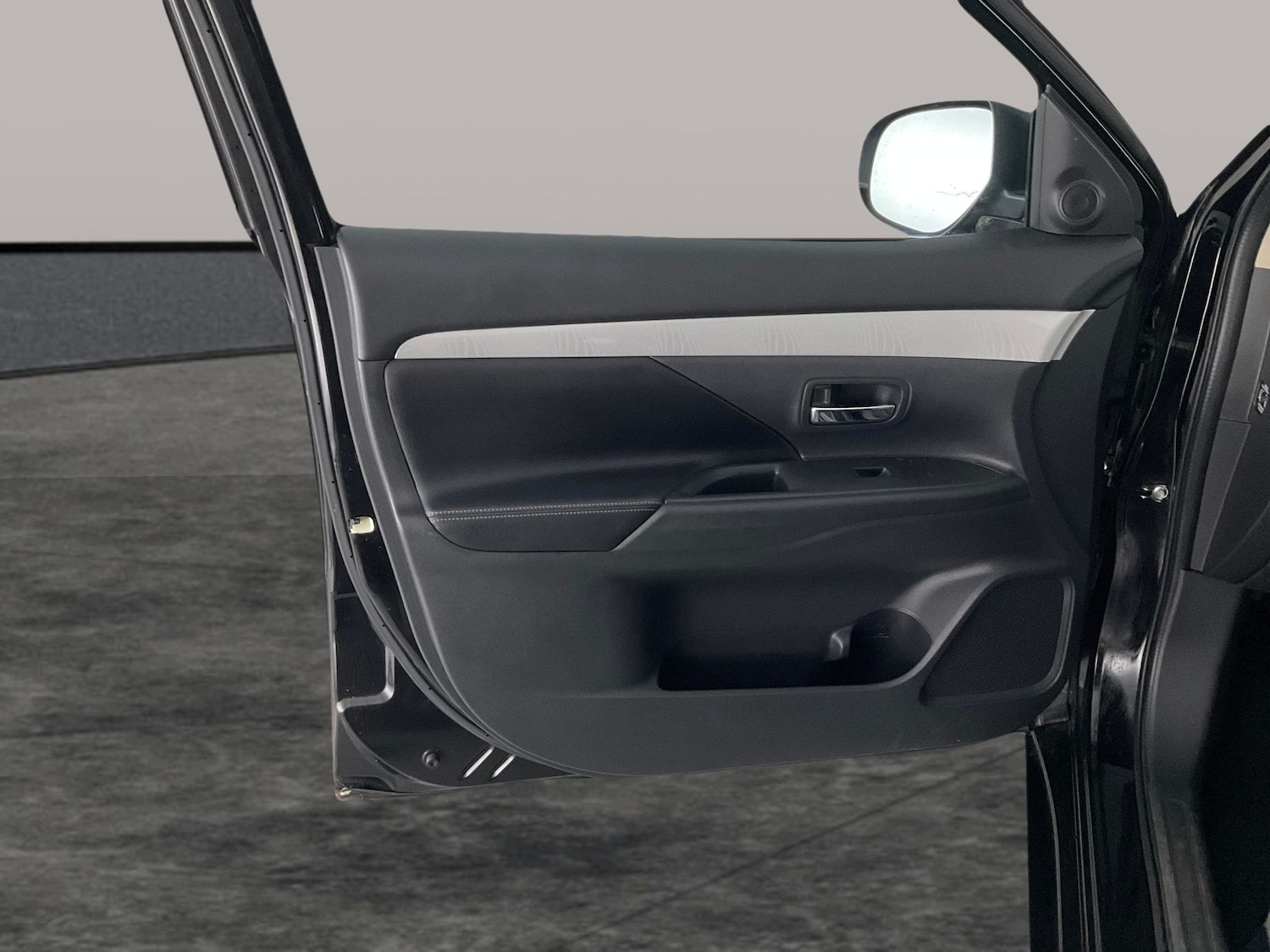 Used Mitsubishi Outlander 2015 for sale - 76845849: Photo 29