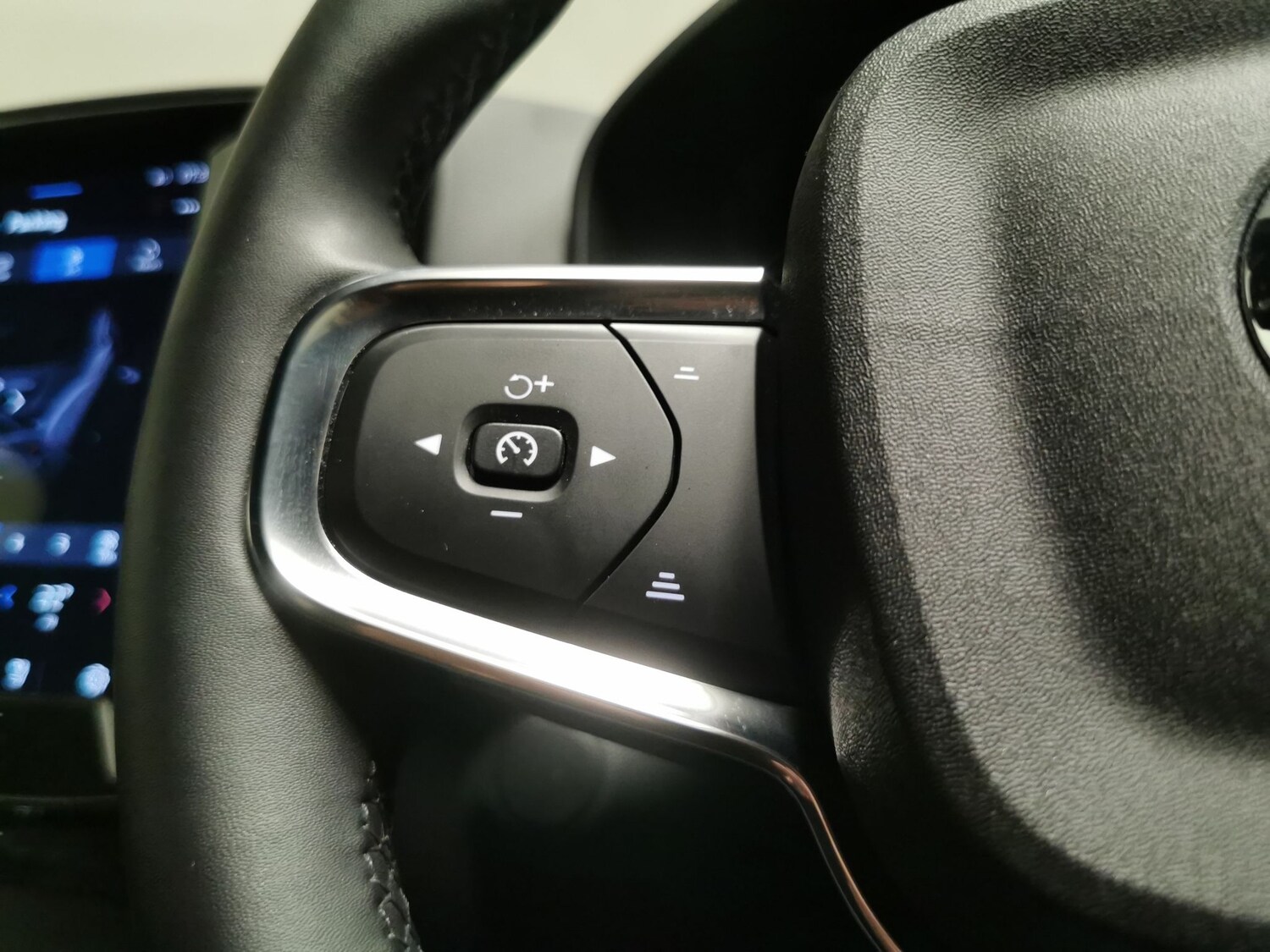 Used Volvo XC40 2023 for sale - 78142108: Photo 22