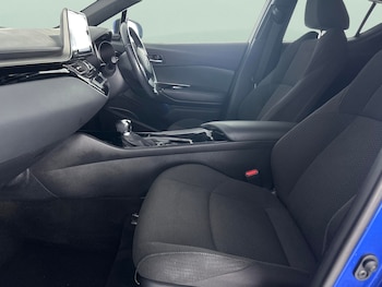Used Toyota C-HR 2019 for sale - 79490796: Photo