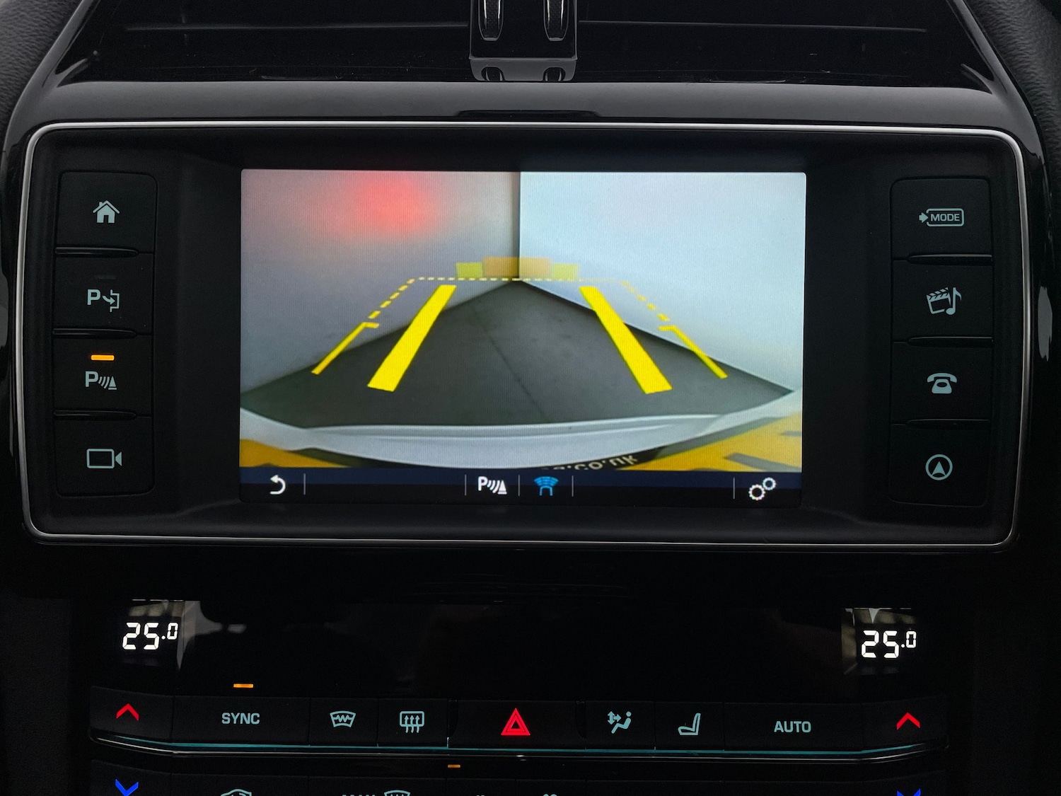 Used Jaguar F-Pace 2017 for sale - 77248441: Photo 5