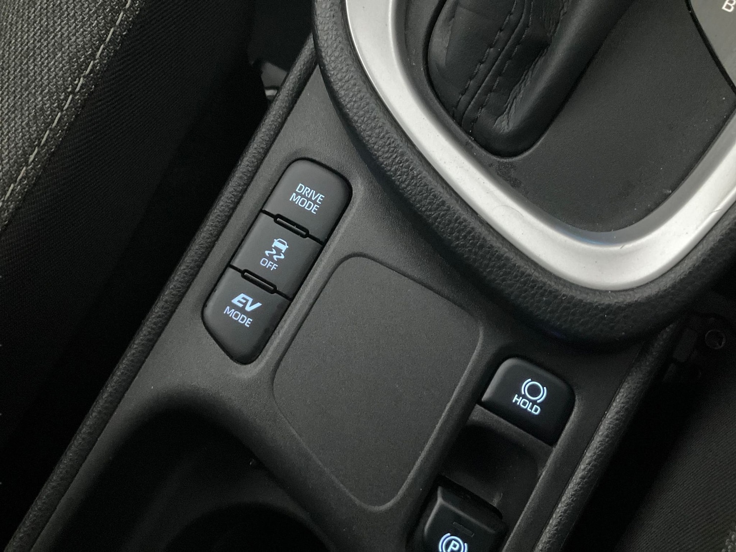 Used Toyota Yaris Cross 2022 for sale - 76640875: Photo 16