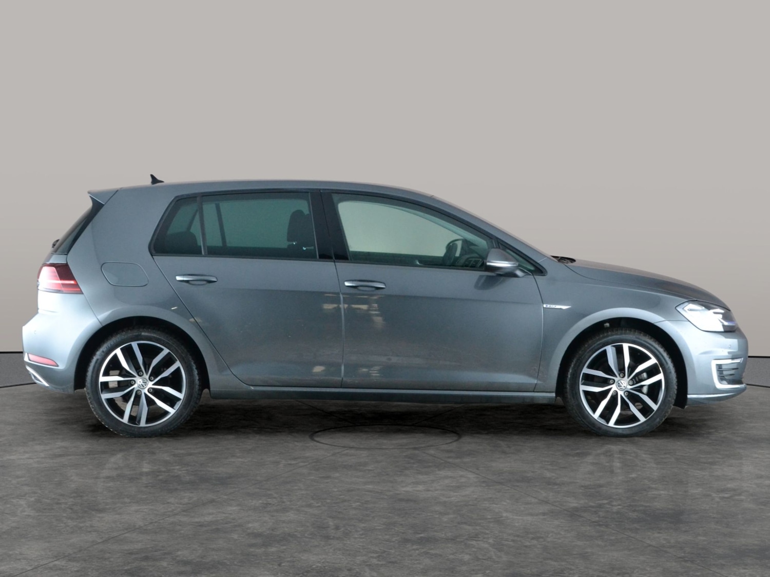 Used Volkswagen Golf 2019 for sale - 77636422: Photo 8
