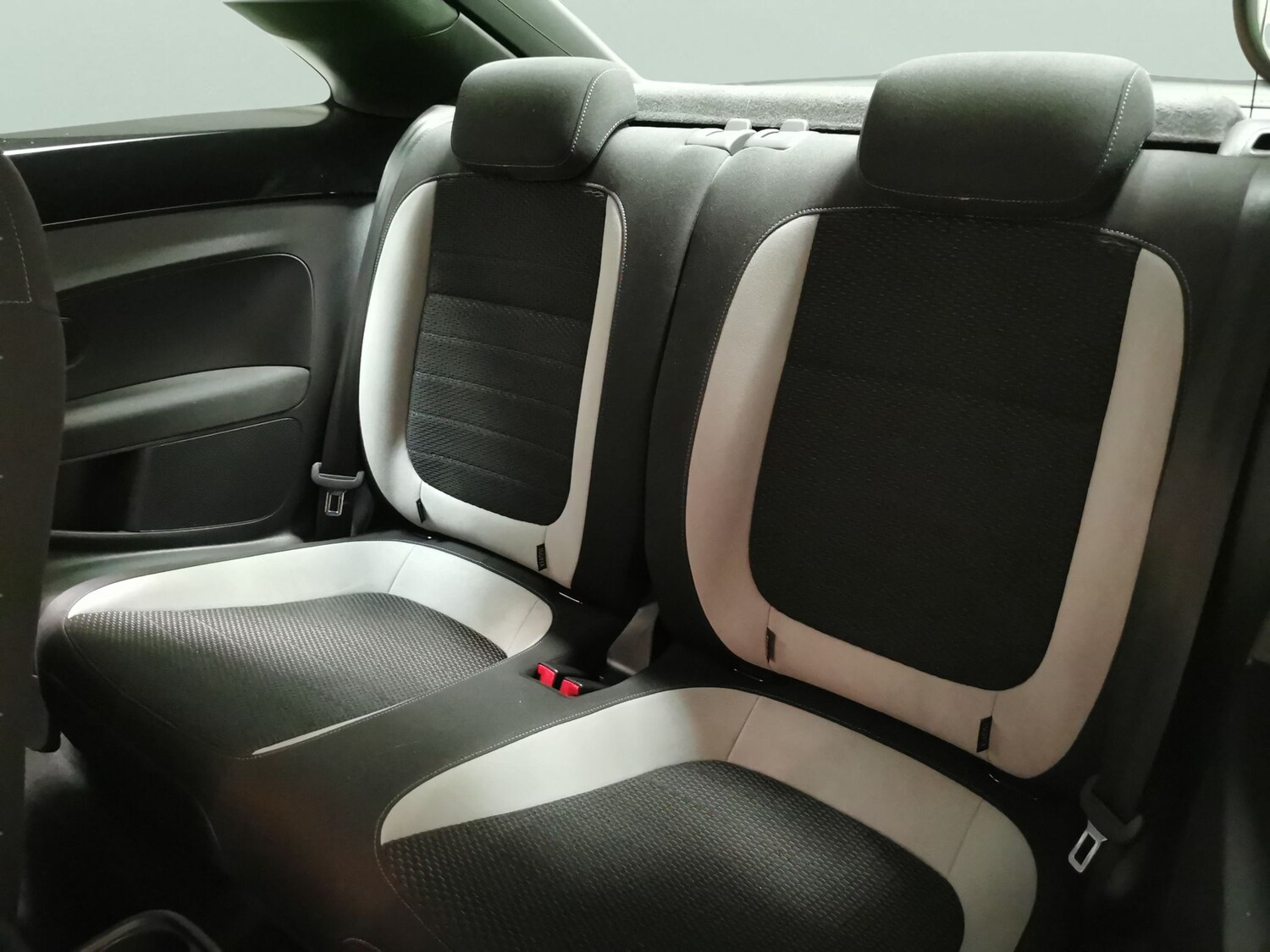 Used Volkswagen Beetle 2018 for sale - 77856128: Photo 23