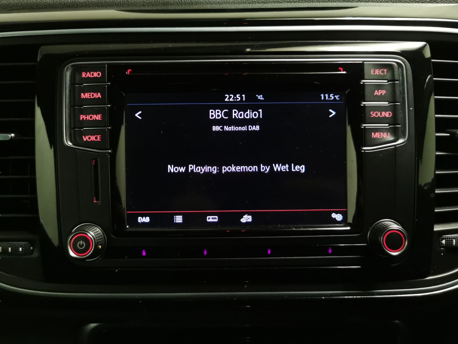 Used Volkswagen Beetle 2018 for sale - 77856128: Photo 5