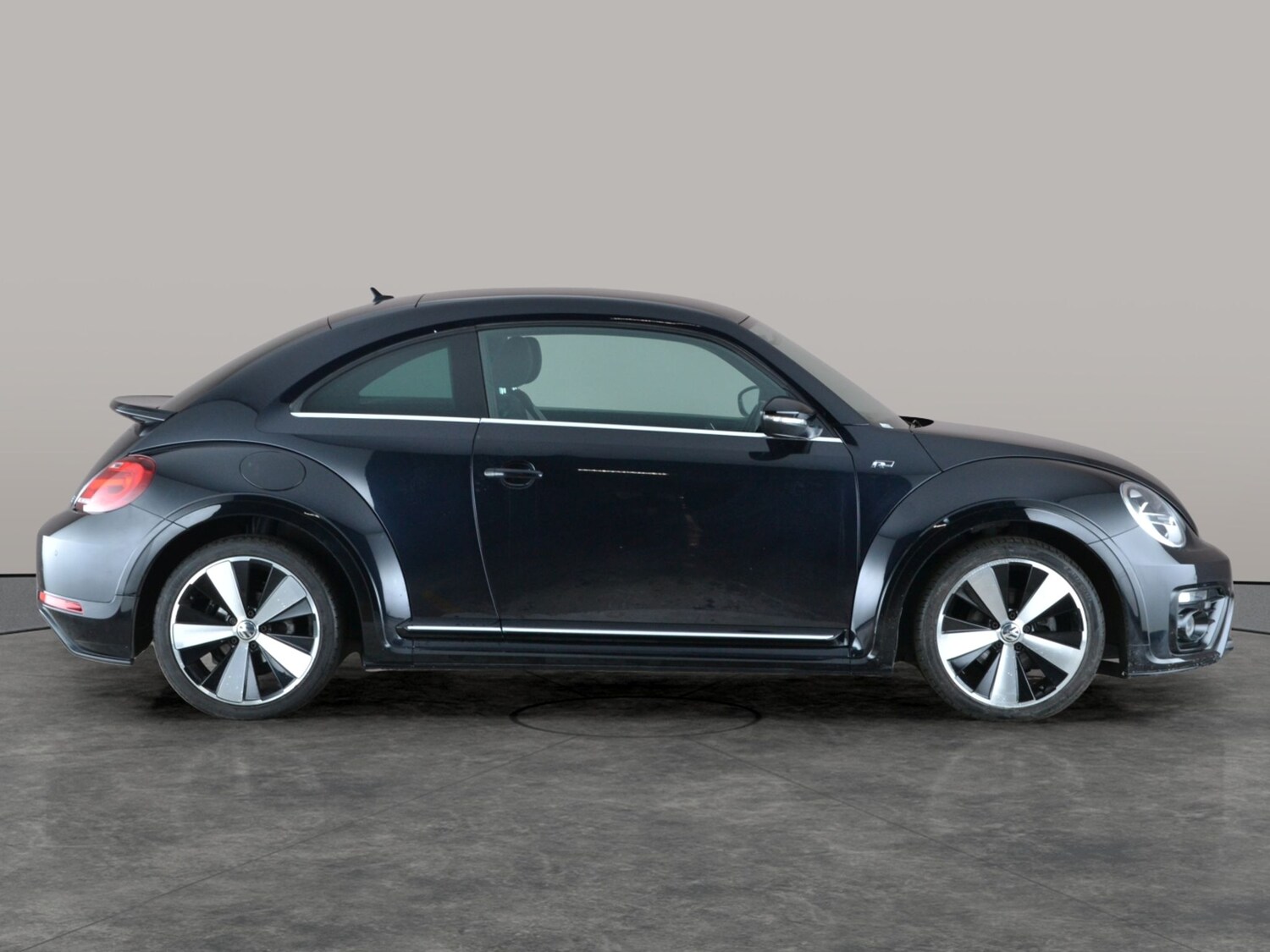 Used Volkswagen Beetle 2018 for sale - 77856128: Photo 8