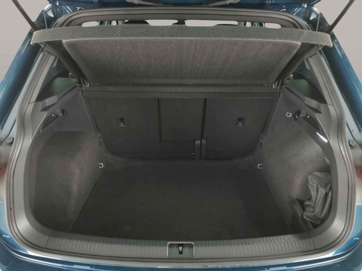 Used Volkswagen Tiguan 2023 for sale - 77711105: Photo 32