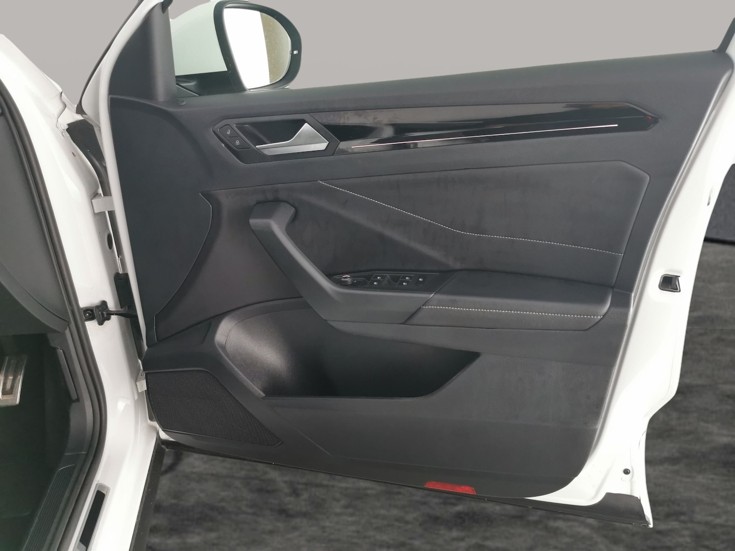 Used Volkswagen T-Roc 2022 for sale - 76862091: Photo 28