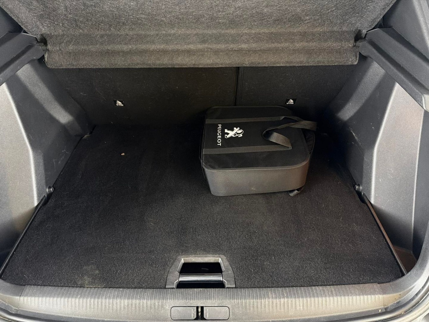 Used Peugeot E-2008 2021 for sale - 77116554: Photo 29