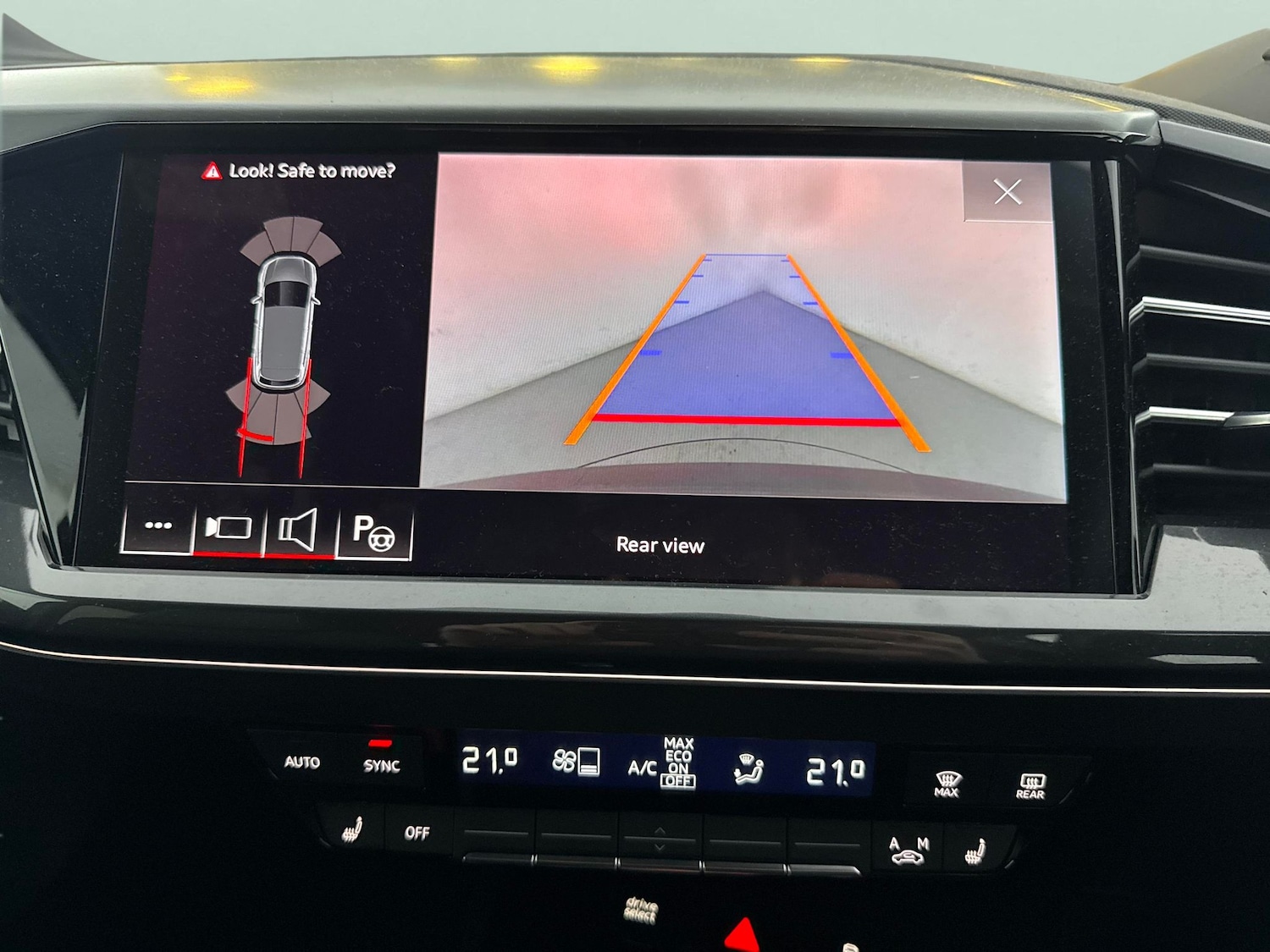 Used Audi Q4 e-tron 2023 for sale - 77896669: Photo 6