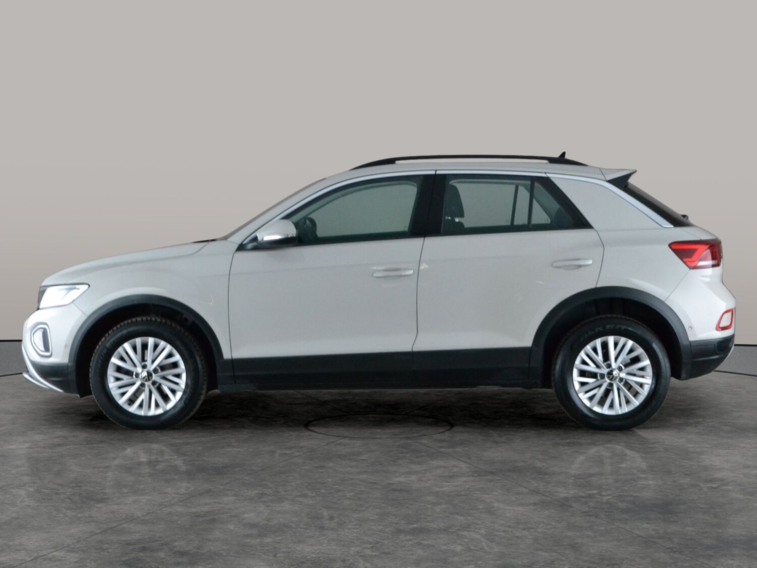 Used Volkswagen T-Roc 2023 for sale - 78178110: Photo 12