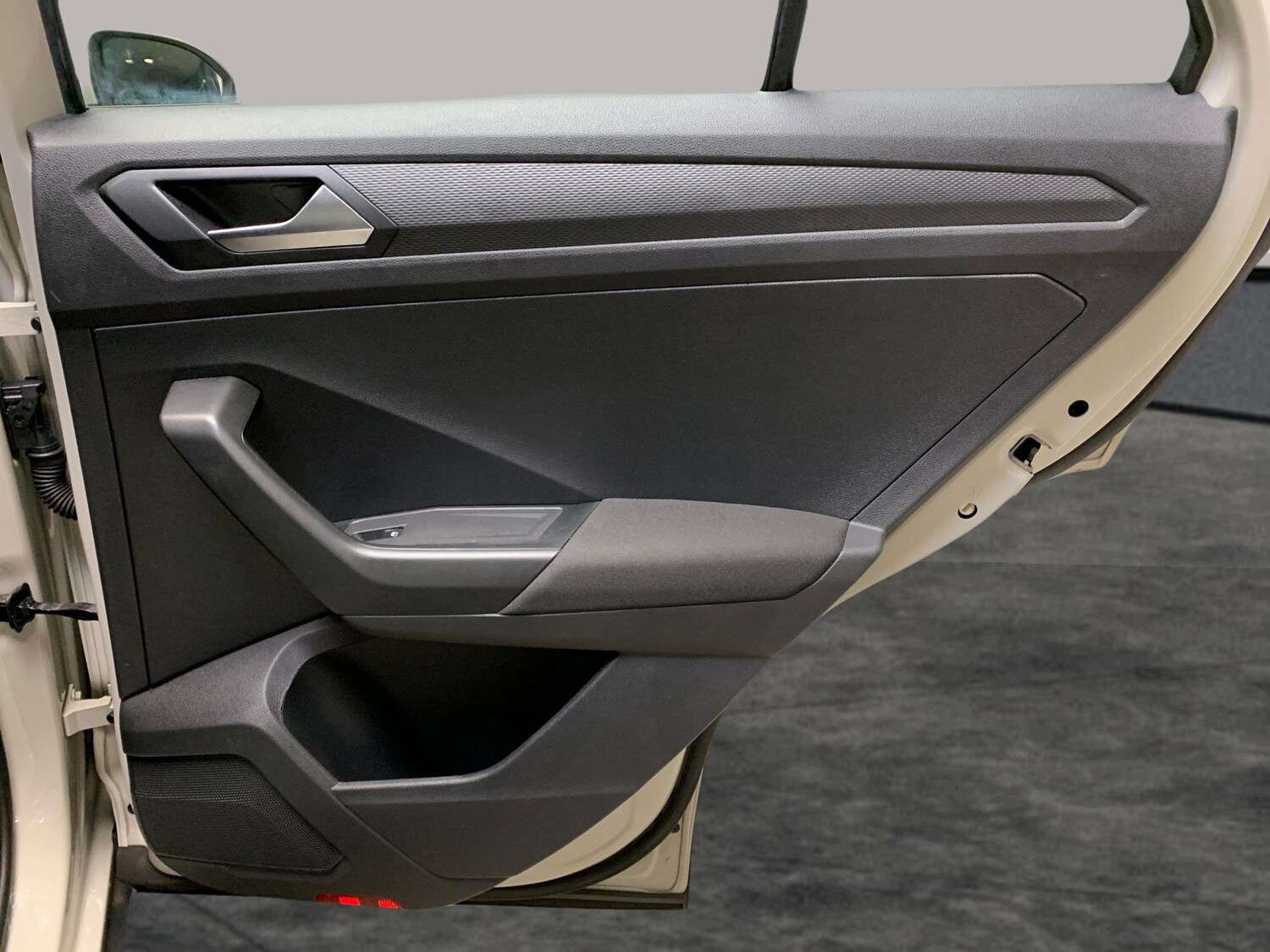 Used Volkswagen T-Roc 2023 for sale - 78178110: Photo 24