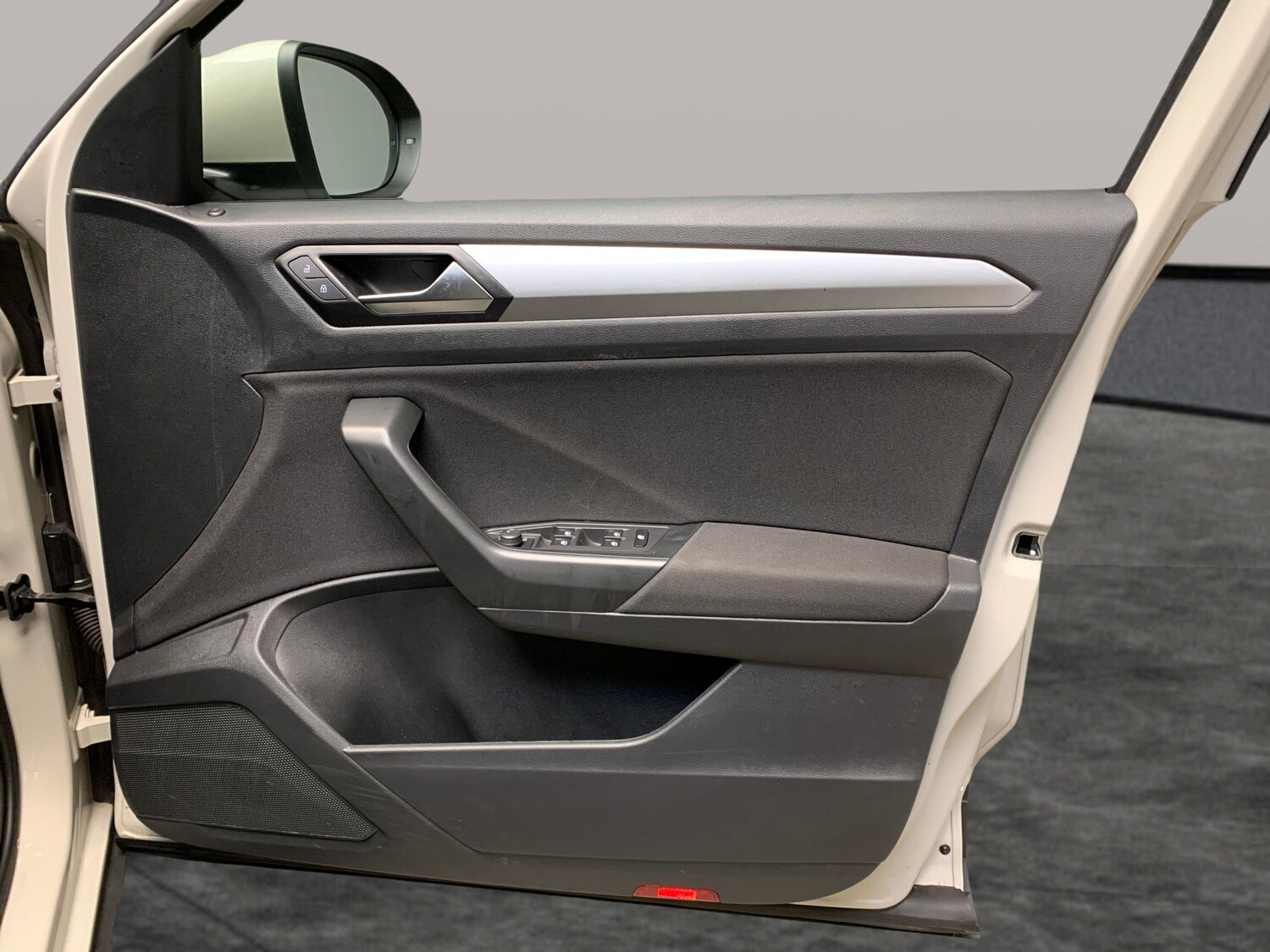 Used Volkswagen T-Roc 2023 for sale - 78178110: Photo 25