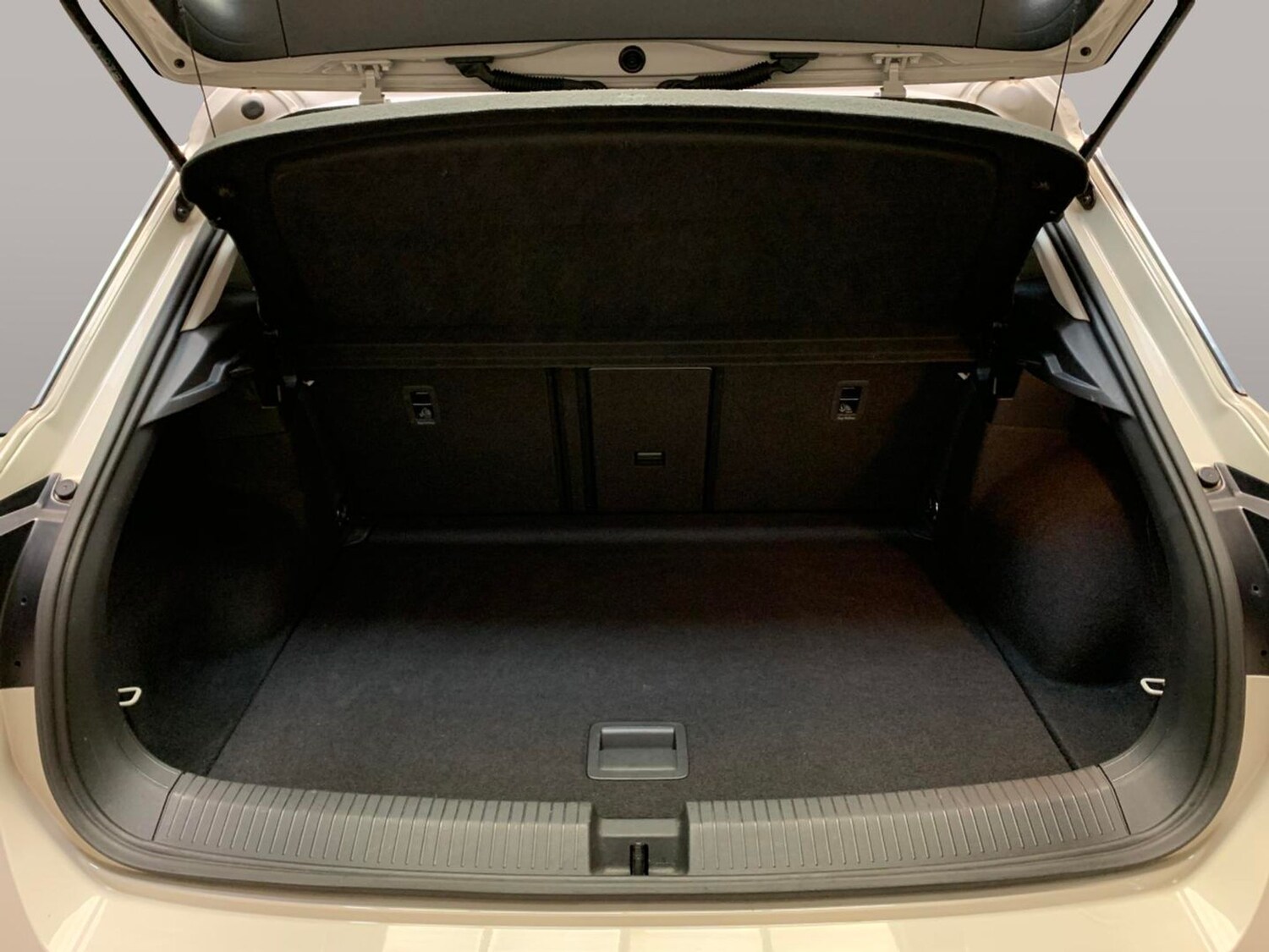 Used Volkswagen T-Roc 2023 for sale - 78178110: Photo 28