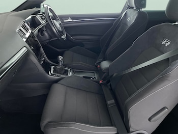 Used Volkswagen Golf 2017 for sale - 76960555: Photo