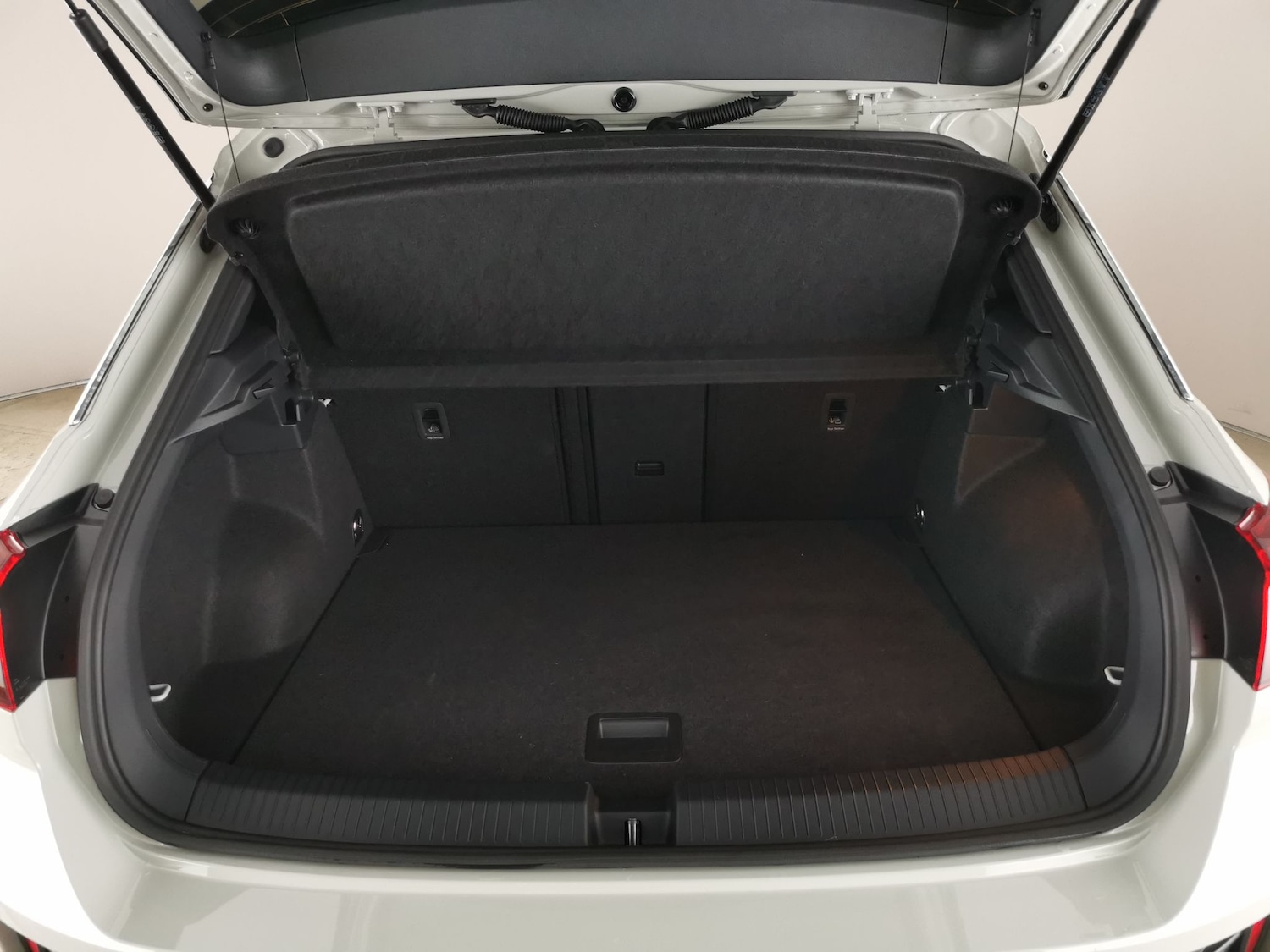 Used Volkswagen T-Roc 2025 for sale - 78082047: Photo 36