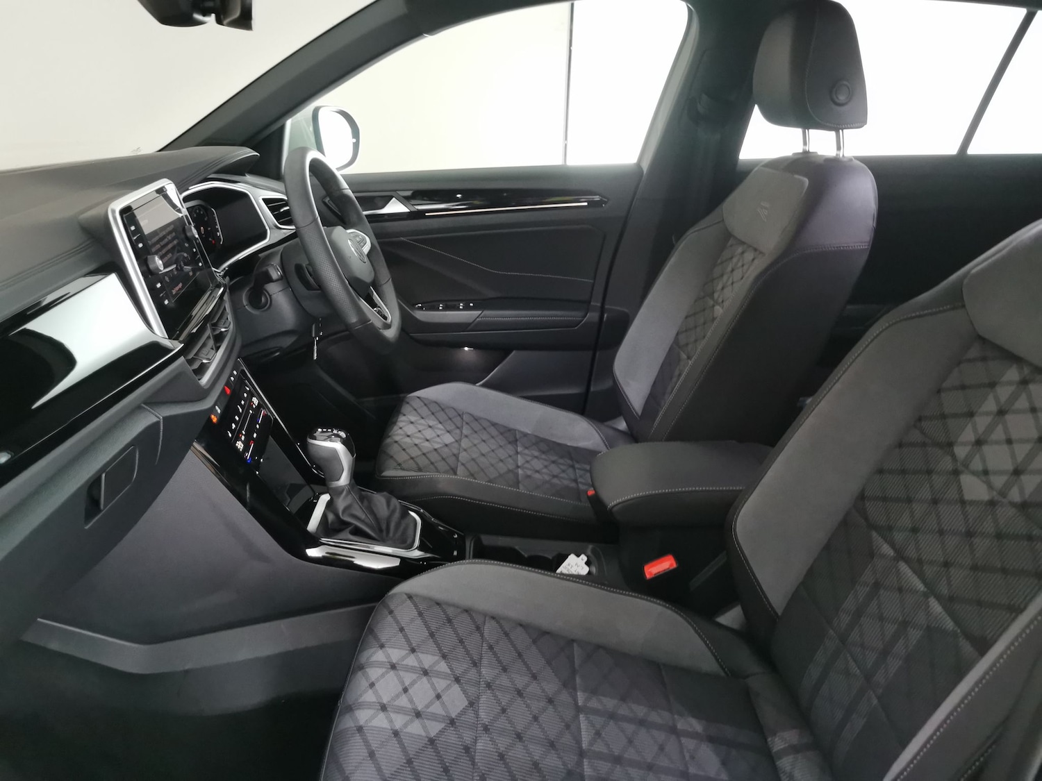 Used Volkswagen T-Roc 2025 for sale - 78082047: Photo 4