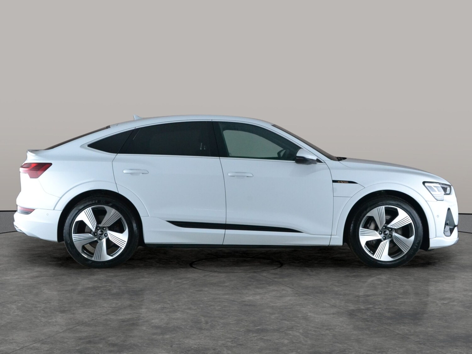 Used Audi e-tron 2023 for sale - 77517329: Photo 10