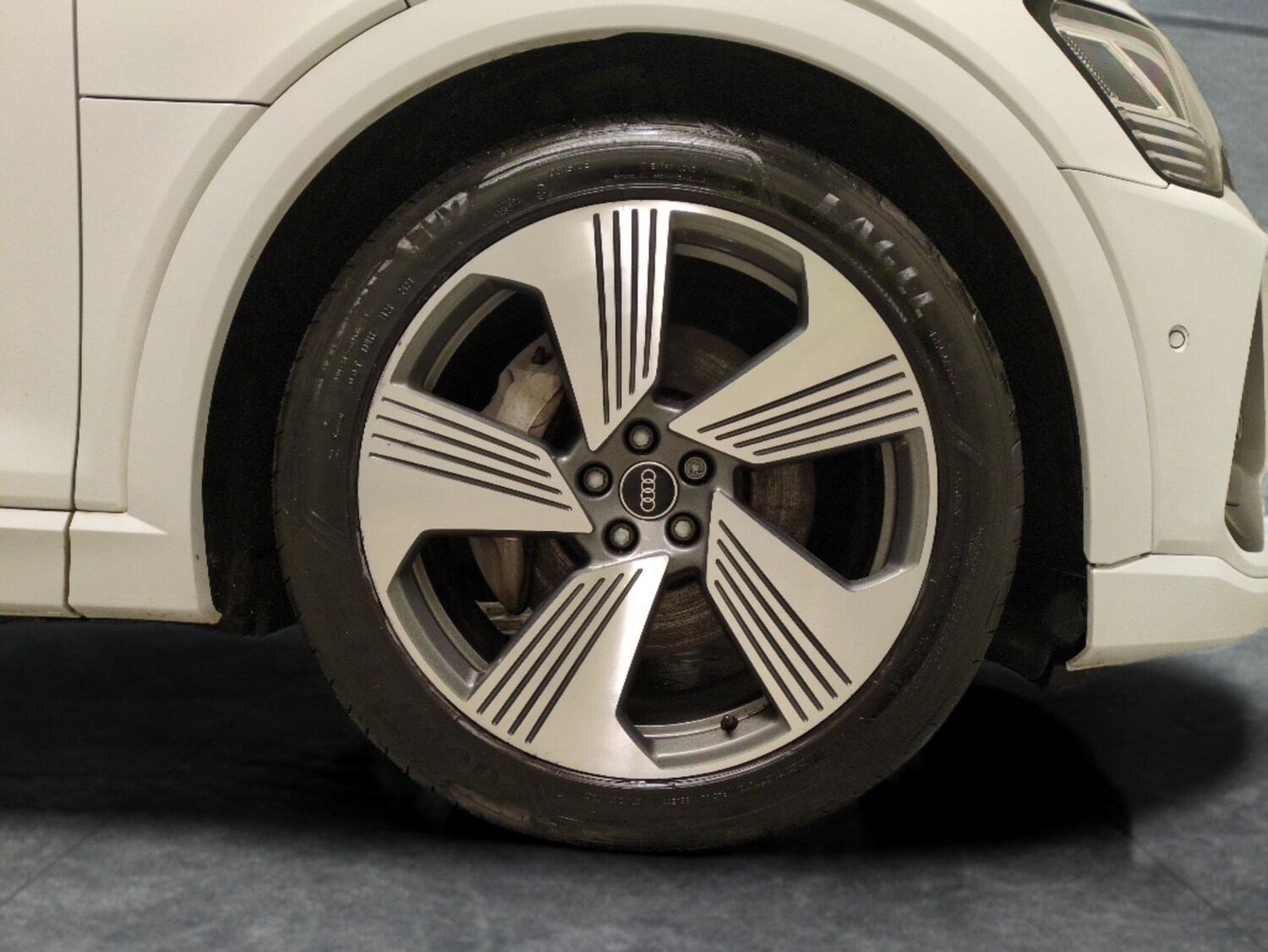 Used Audi e-tron 2023 for sale - 77517329: Photo 28