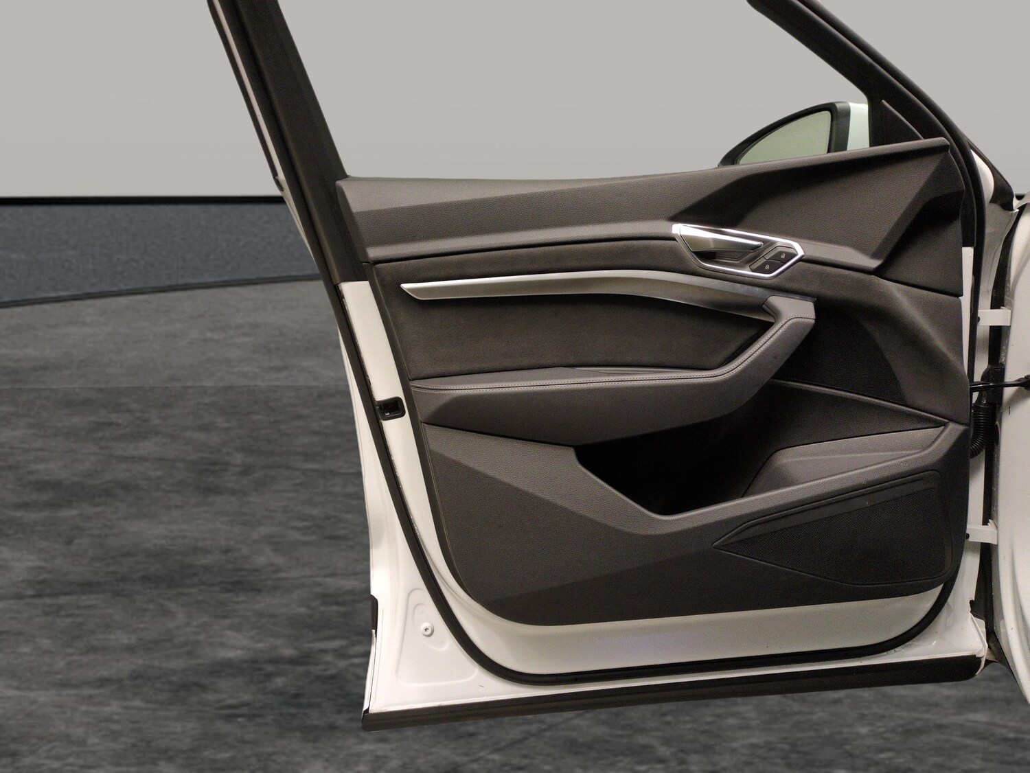 Used Audi e-tron 2023 for sale - 77517329: Photo 31