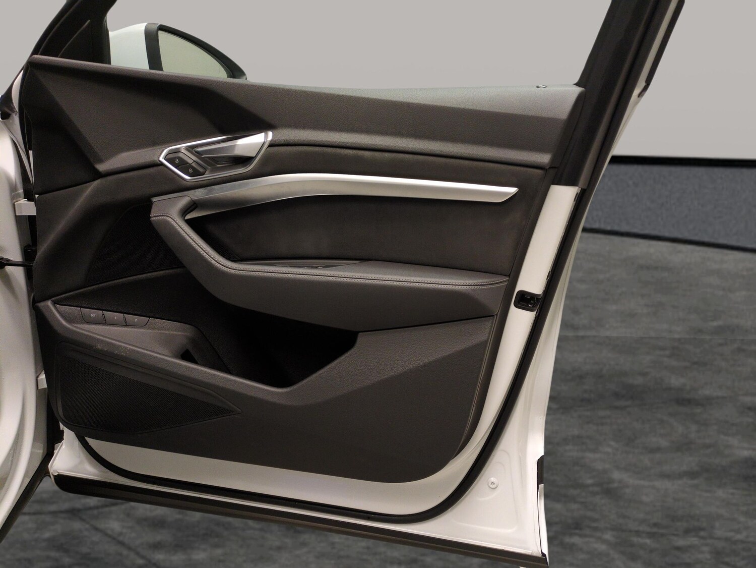 Used Audi e-tron 2023 for sale - 77517329: Photo 34