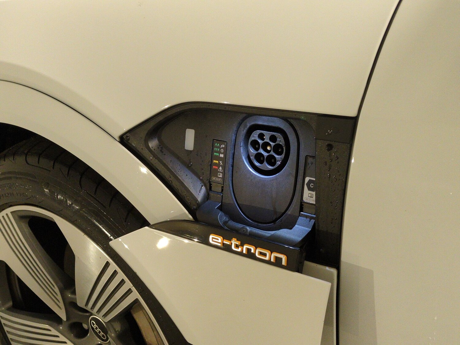 Used Audi e-tron 2023 for sale - 77517329: Photo 37