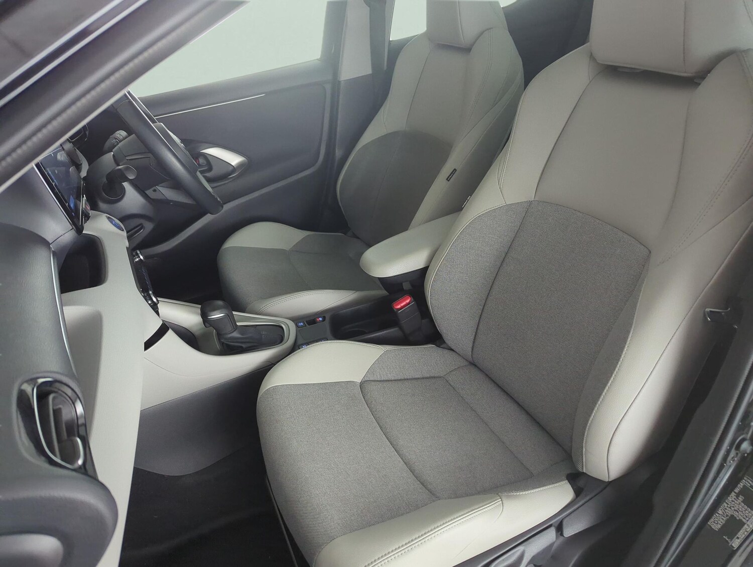 Used Toyota Yaris 2023 for sale - 77347524: Photo 21