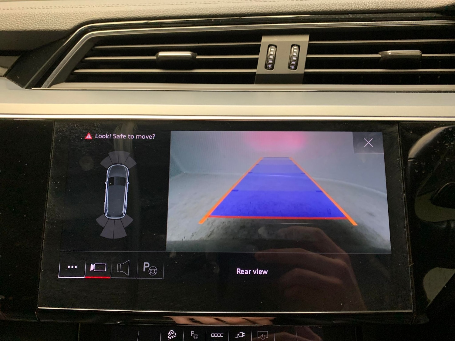 Used Audi e-tron 2022 for sale - 77392468: Photo 6