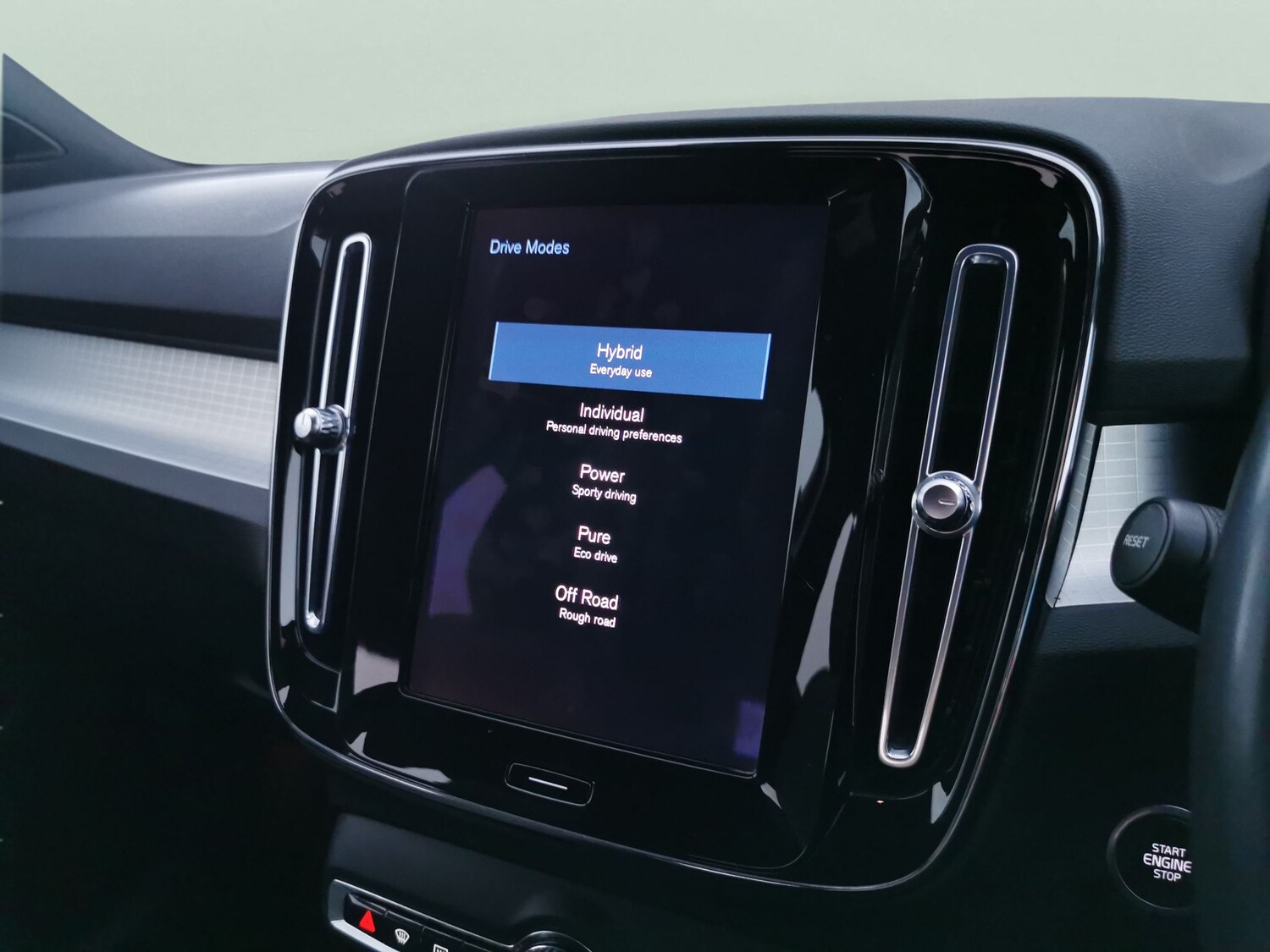 Used Volvo XC40 for sale - 77208092: Photo 16