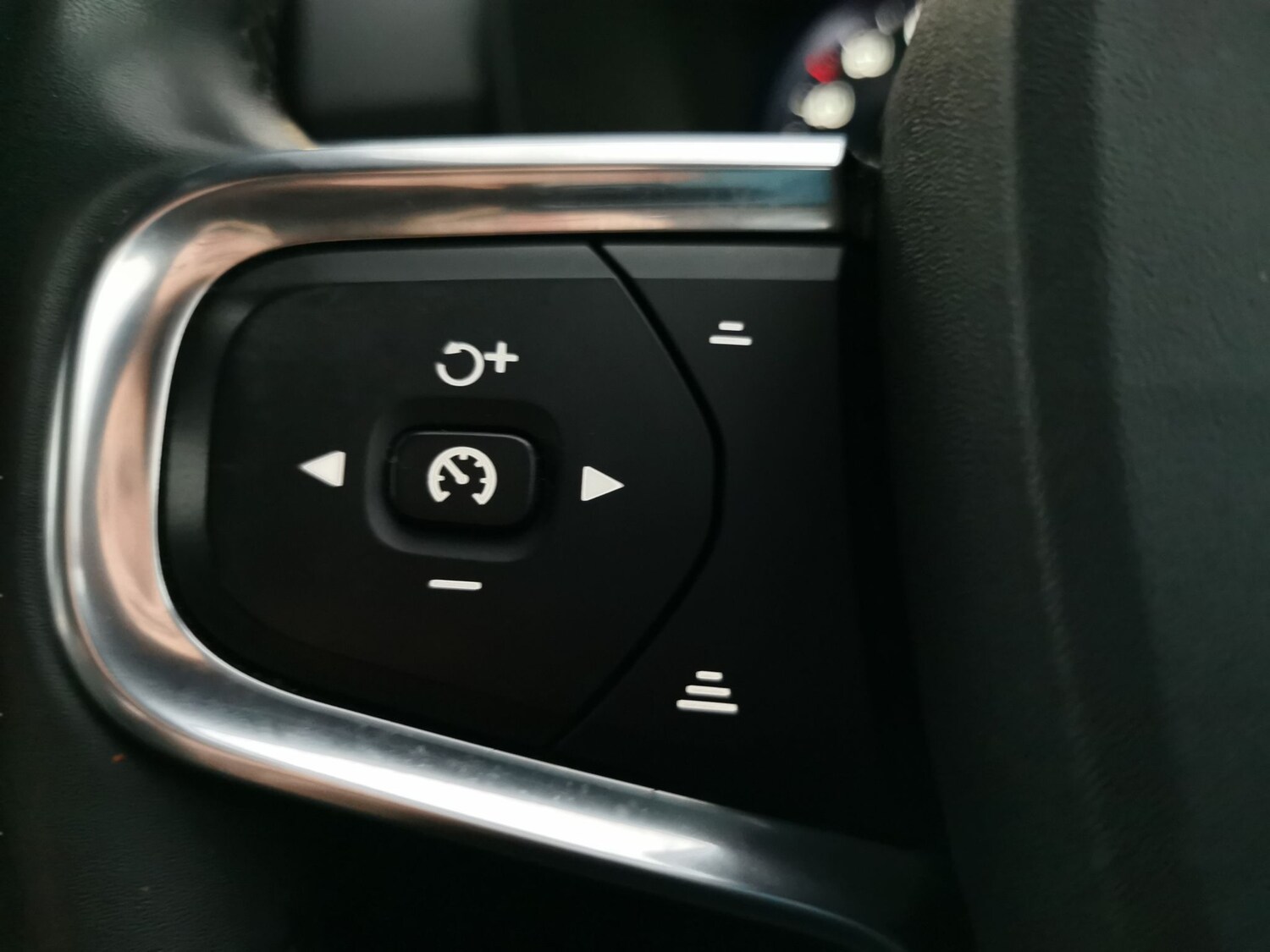 Used Volvo XC40 for sale - 77208092: Photo 18