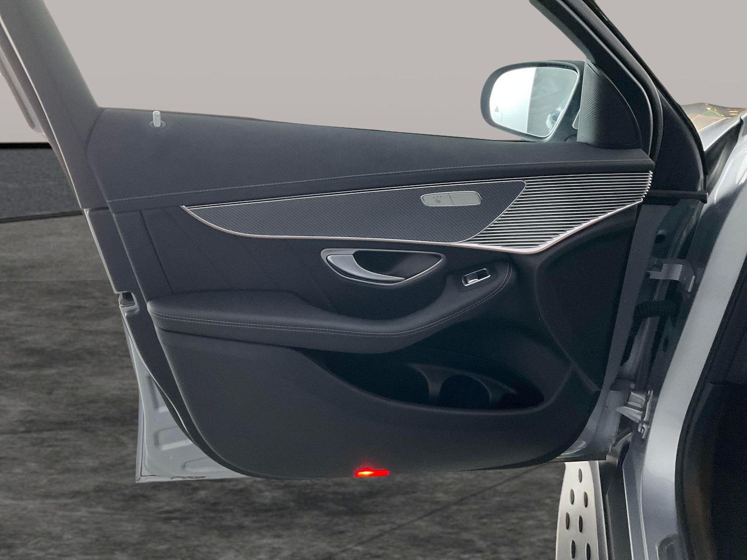 Used Mercedes-Benz EQC 2023 for sale - 76663457: Photo 30